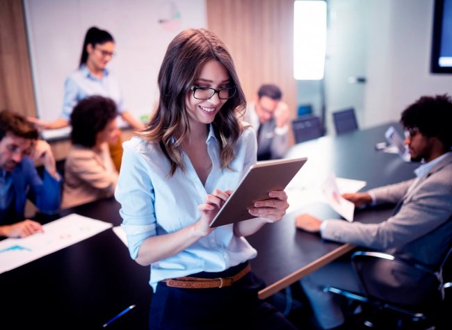 Business professionals discussing cloud solutions in Sydney office environment